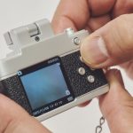 MマークのボタンがMODEになっており、ボタンを押すことで静止画と動画を撮影することができる