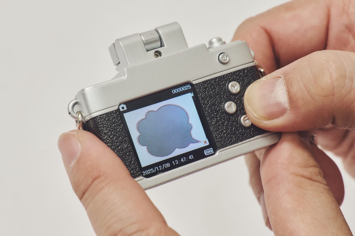 約24種類のフィルターや、タイマーモード、ループ録画などの機能も備えている