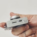 充電はType-Cで約90分、マイクロSDカードを差し込めばさらに保存も可能