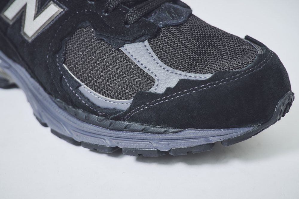 不揃いにカットされたパーツ