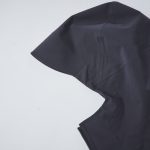 やや長めのフードのつばもスタイリッシュ