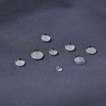 小雨程度の水を弾く撥水加工も