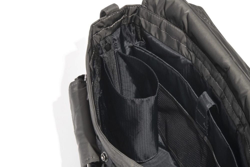 アントラック「CITY/DS ゲームバッグ」¥27,500/W33×H25×D10㎝/3色展開