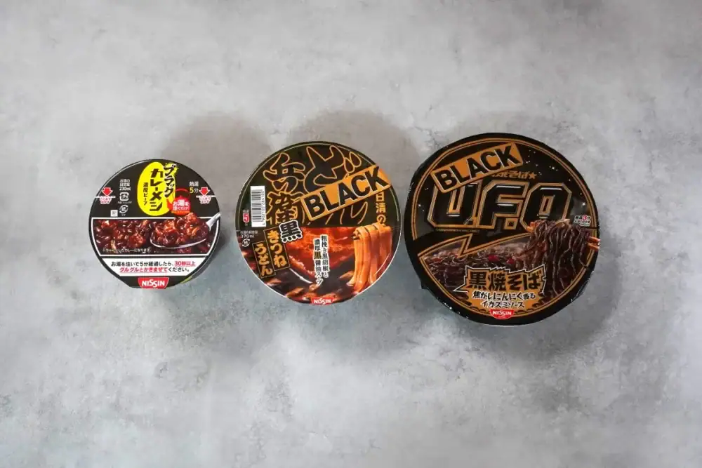 第3位　「このカップ麺、激うま」見た目は最恐、味は最高!? 日清“ブラック”3種食べ比べ【1位は濃厚醤油と黒胡椒でウマさ倍増】