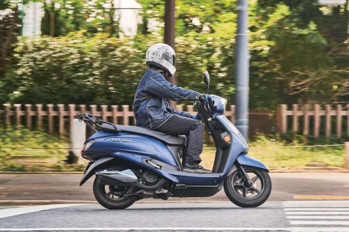 【まるで欧州車!?】この上質感でU30万円は衝撃！スズキ「アドレス125」は、大人が乗れる“レトロスクーター”の正解だった