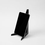 組み立ては工具不要で、スタンドを開いてモニターを立て掛けるだけ