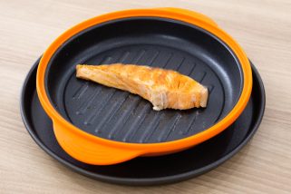 【テレビ通販は本当!?】“レンジで焼き目”を疑うライターも感動… 1皿8役「レンジマジック」は魔法だった