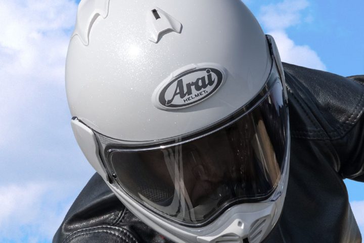 【アライの傑作】1つで2役こなす万能ヘルメット「TXSTRADA」が買いな理由。オンロードもアドベンチャーもこれ1個で完結