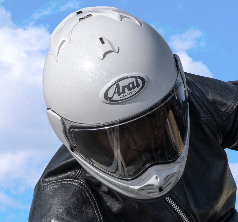 オンロードとオフロードの両方でスマートに使えるアライヘルメットの「TX STRADA」