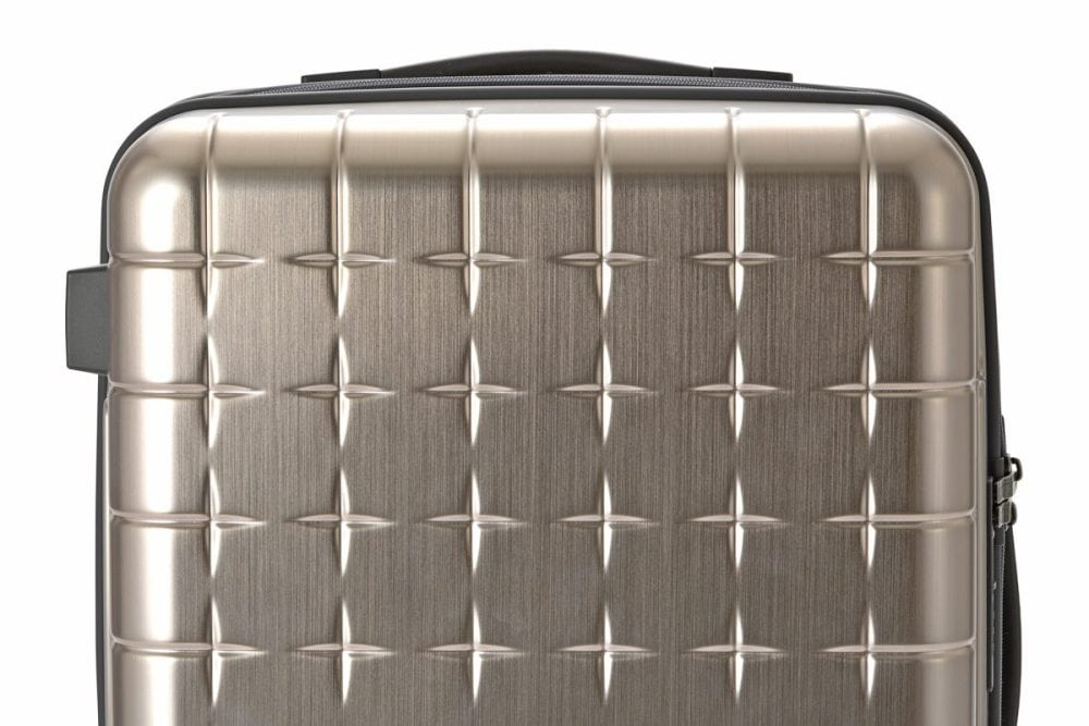 軽量性と金属の質感を両立させたボディ