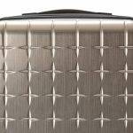 軽量性と金属の質感を両立させたボディ