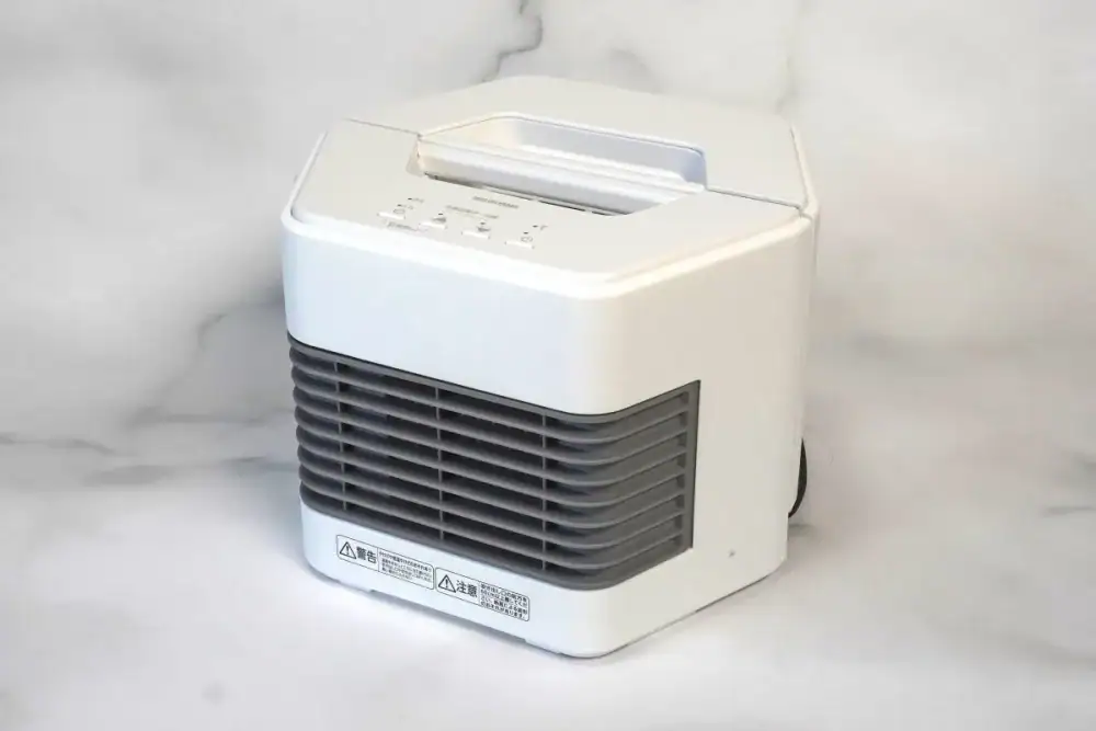 第1位　【サブ暖房の最適解】2方向温風が便利すぎ！アイリスオーヤマの“変形する”ファンヒーターがデスク下・キッチンに最強だった