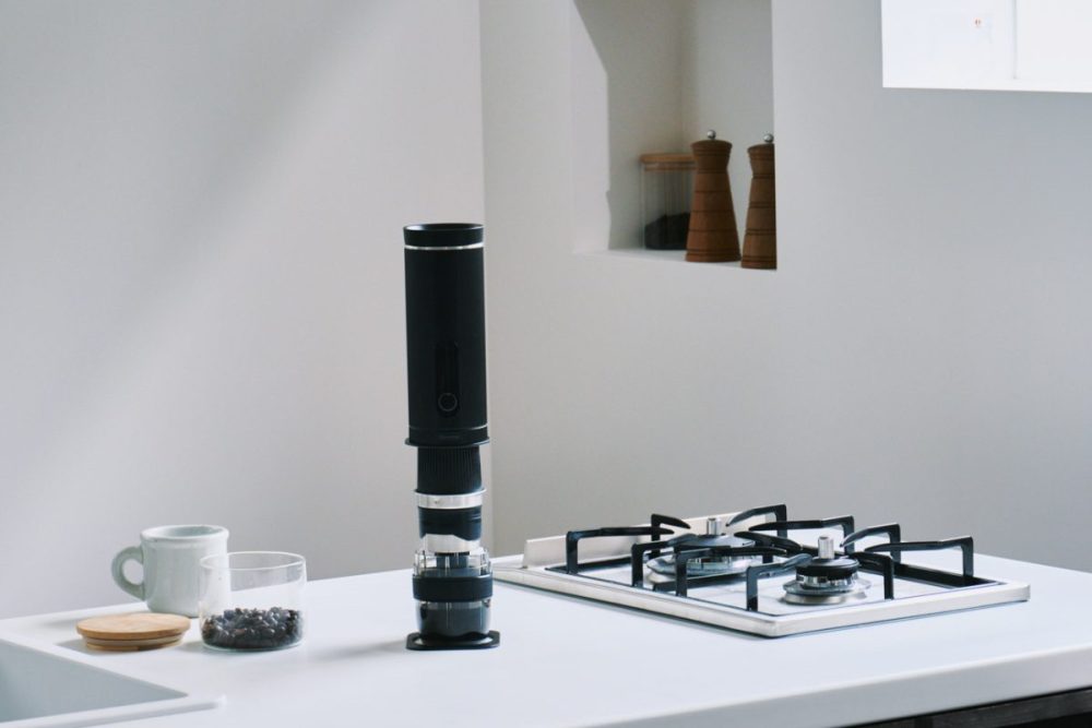 全自動コーヒーメーカー「REVONIA」が、新しいモノや体験を応援購⼊できるMakuakeで先行予約開始となりました