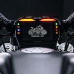 5インチのカラーTFTディスプレイを採用