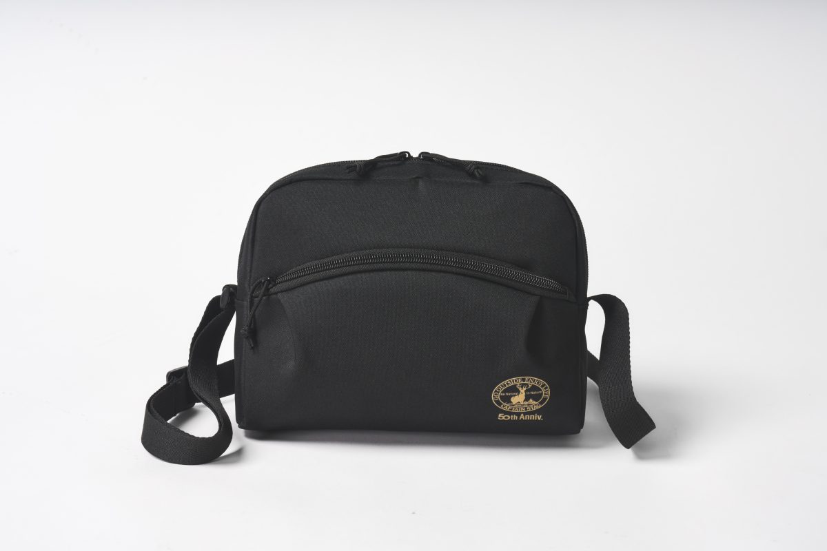 サイズ（約）高さ17&times;幅23.5&times;マチ6.5cm、ショルダーストラップの長さ123cm［最長］