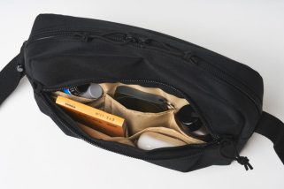 【付録の域を超えた】10個もポケットがある!? キャプテンスタッグ50周年だからできた「豪華ショルダーバッグ」の収納力が凄すぎる