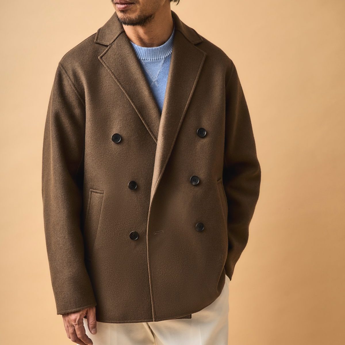 冬の新定番】重いコートはもう要らない。羽織るだけでサマになる