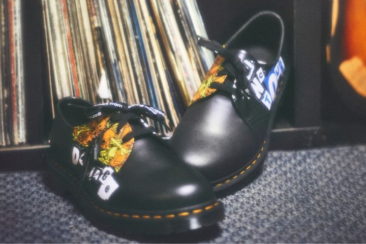 【ドクターマーチン】メタル界BIG4の一角「メタリカ」との最強コラボ降臨!パスヘッドのアートを纏った限定モデルが熱い