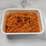 ペヤング 超大盛ペヤリタン／ひとくちすすると、焦げたケチャップの甘酸っぱくも香ばしい味が本格的な洋食っぽい雰囲気