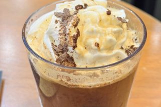 【スタバ新作】クッキーを浸す!? 1杯900円でも納得？アフォガート風フラペチーノが斬新すぎて沼る