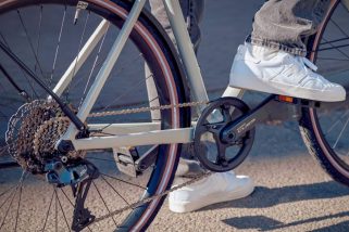 【電動じゃないのに勝手に変速!?】自家発電でAI学習は凄い…シマノ新型「Q’AUTO」搭載のクロスバイクが革命的すぎる