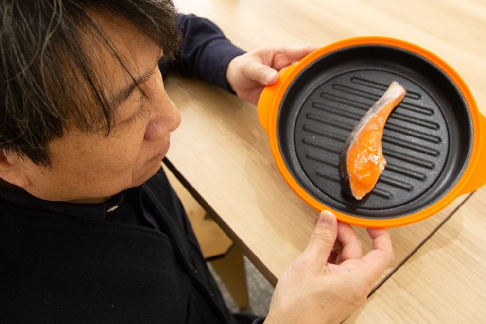 「電子レンジで焦げ目がつくわけない」と疑いを持って実体験