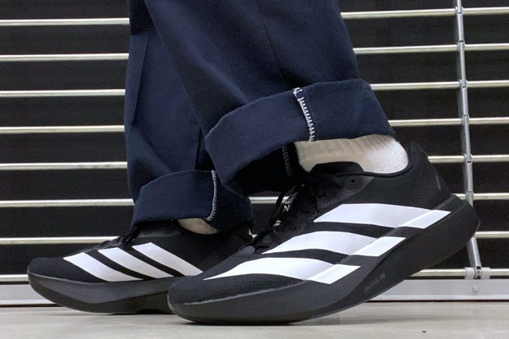 【怪物級のDNAを継承】1万円台で“街履き”と“本気ラン”を両立!アディダス新作「ADIZEROEVOSL」をエディターが試し履き