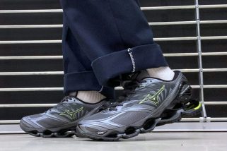 【Y2K×ハイテクの完成形】“空洞ソール”のバネ心地が未体験レベル!ミズノの限定「ウエーブプロフェシー LS」をエディターが試し履き