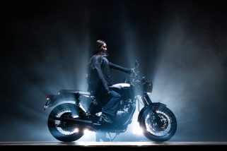 【トライアンフ】2026年の顔はダレノガレ明美！ 見た目はレトロ、中身は最新な「ボンネビル」を一挙紹介