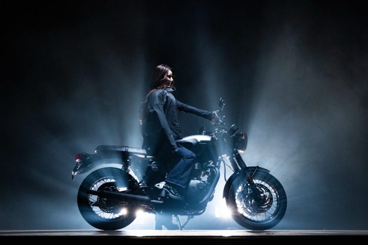 【トライアンフ】2026年の顔はダレノガレ明美!見た目はレトロ、中身は最新な「ボンネビル」を一挙紹介