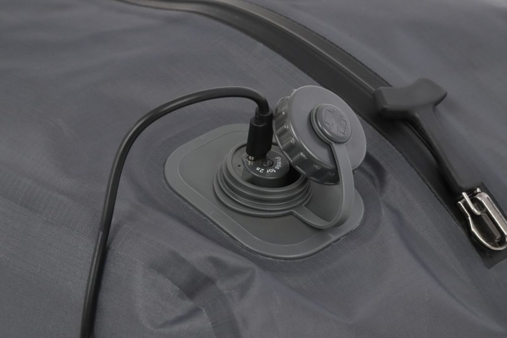 電動ポンプの充電はUSB-CでできるからスマホやノートPCと共通で、専用の充電ケーブルを持ち歩く必要もありません