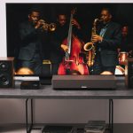 映画や音楽ライブをテレビで観ていて「もう少し迫力が欲しい」そんなときにはサブウーファーの設置をおすすめ！