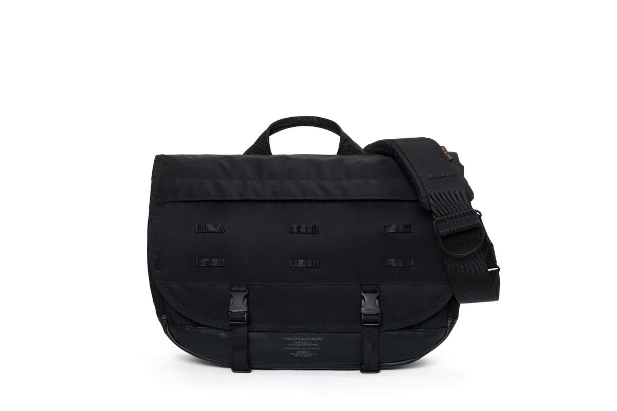 PORTER「MONOCHROME メッセンジャーバッグ」¥110,000/2色展開