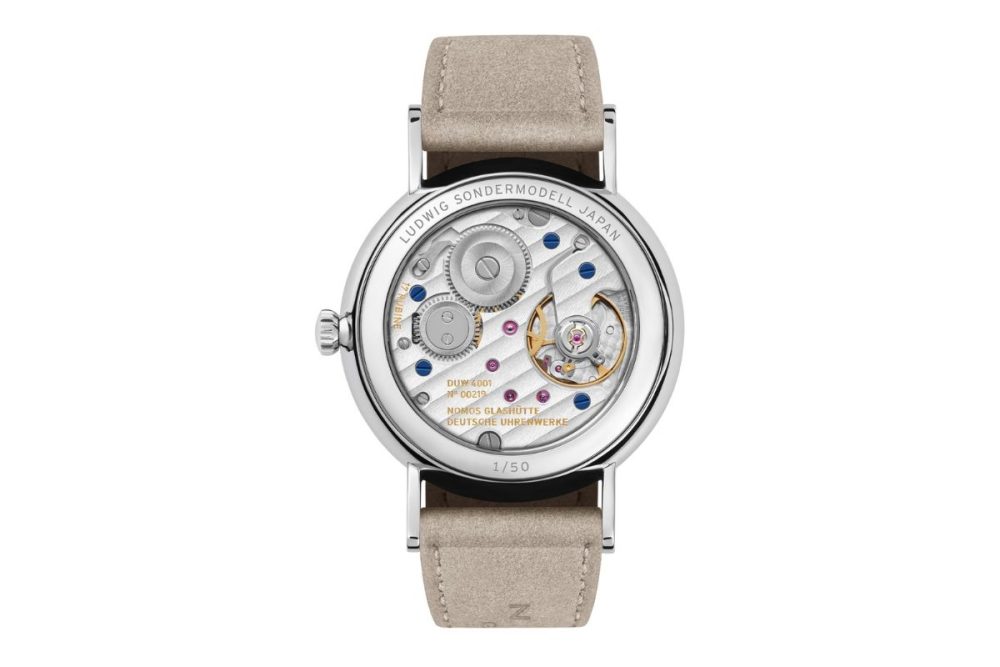美しく時を刻む時計の内部には、パワーリザーブが53時間に強化されたノモスが誇る自社製手巻きムーブメントDUW4001を搭載