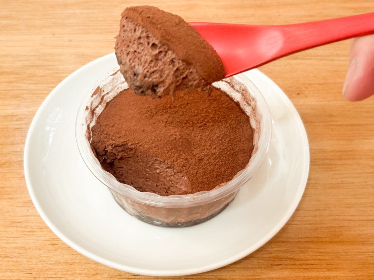 ねっとりした感じがかなりヤバイ！ とろフワ食感で口溶けも滑らかな、濃厚で贅沢なチョコレートムースといった感じ！