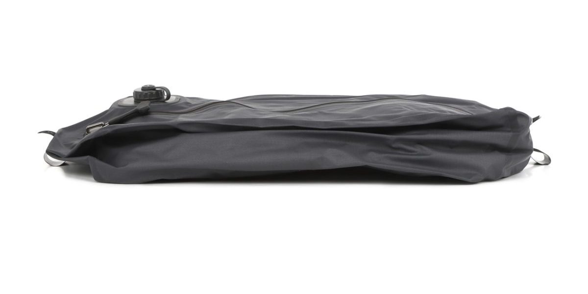 「Qubo」なら最大約90％もの圧縮率を実現するので、バッグやスーツケースの中は行きも帰りもスッカスカ！