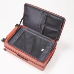 前面からメイン収納にアクセスできるフロントオープン仕様