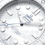 洗練された美しさ、軽さ、そして強度も兼備したホワイトセラミックとグレード5チタンを採用