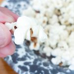 フランス産の塩がいいのか、かなりあっさりしていて、油気も少ないのが特長的。塩加減絶妙のポップコーンです