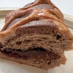 ラズベリージャムは、中にサンドされているコクのあるチョコクリームとも相性抜群