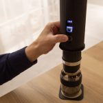 充電式ポータブルマシンだから、どこにだって持ち運べ、時間や手間を短縮し、ワンタッチでドリップコーヒーが楽しめるんです