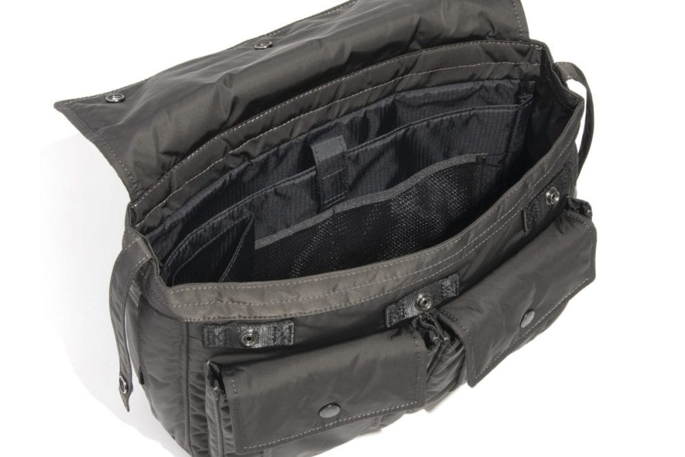 アントラック「CITY/DS ゲームバッグ」¥27,500/W33×H25×D10㎝/3色展開