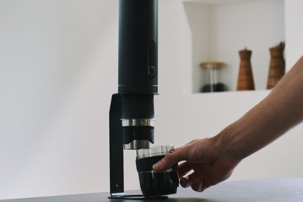 お湯を回転させながらコーヒー粉にお湯を注ぐ「サークルプア式」を採用