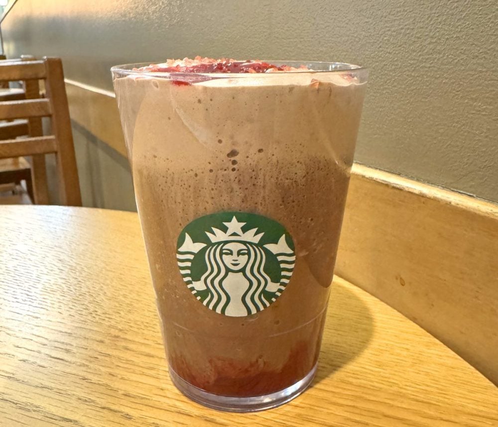 スターバックスコーヒー
『カカオ ＆ ストロベリー ムース フラペチーノ』
