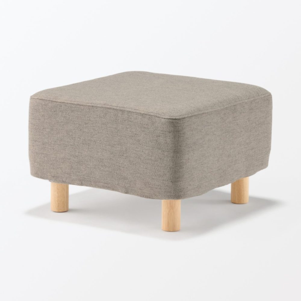 無印良品「脚付スツール」￥12,900／約幅60×奥行60×高さ25㎝