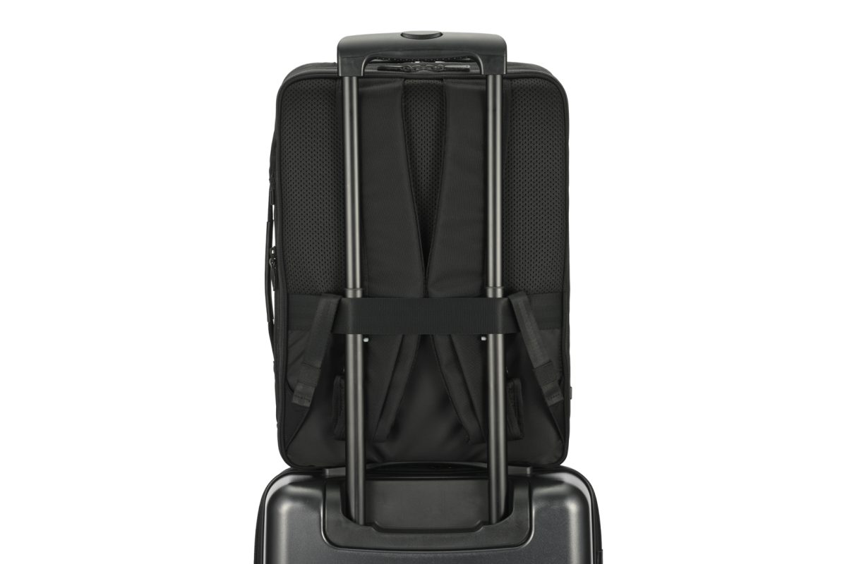 スーツケースのプルドライブハンドルに固定できる「セットアップベルト」