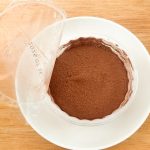 個人的には解凍したときよりも冷凍のままの方が、ココアパウダー・チョコムース・チョコレートソースの３層のおいしさをバランスよく楽しめました