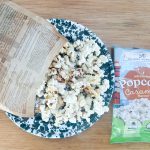 ポップコーン袋が膨らみ始めるとキャラメルの甘い香りが漂ってきます