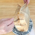 一般的な紙パック製レンチンポップコーンと大きく違うのが、なぜか紙パックが油でベタベタしてないところ！