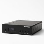 アンプを一言で説明すると「プレーヤーからの小さな音の信号を、スピーカーを鳴らせるくらい大きくする装置」らしいです